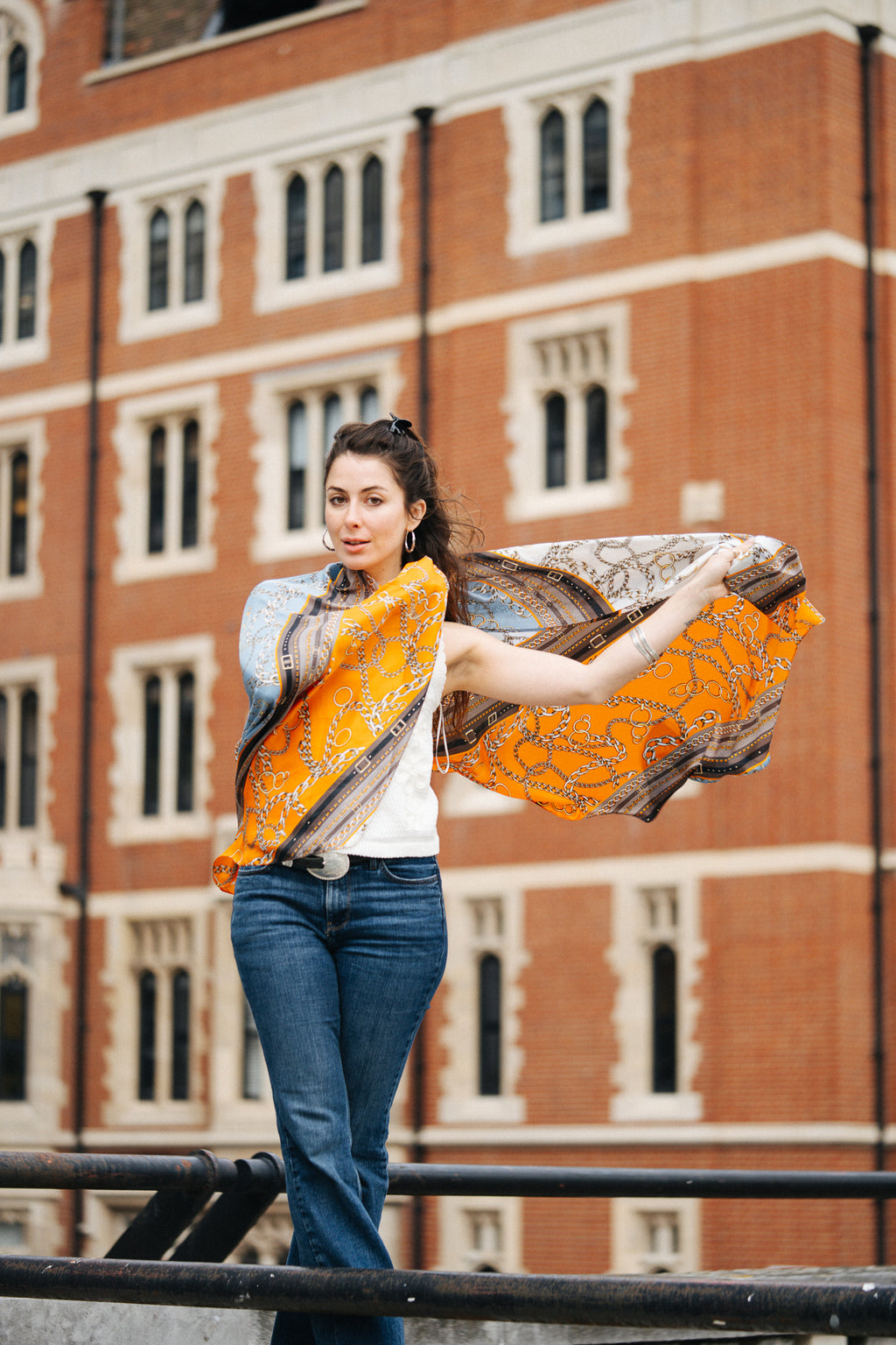 Golden chain Aura silk scarf