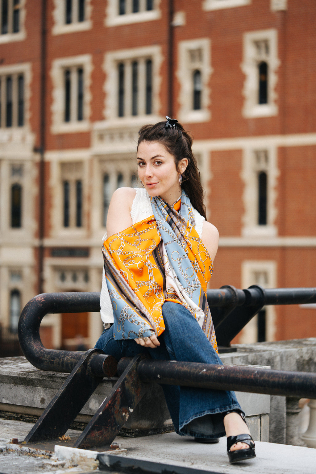 Golden chain Aura silk scarf