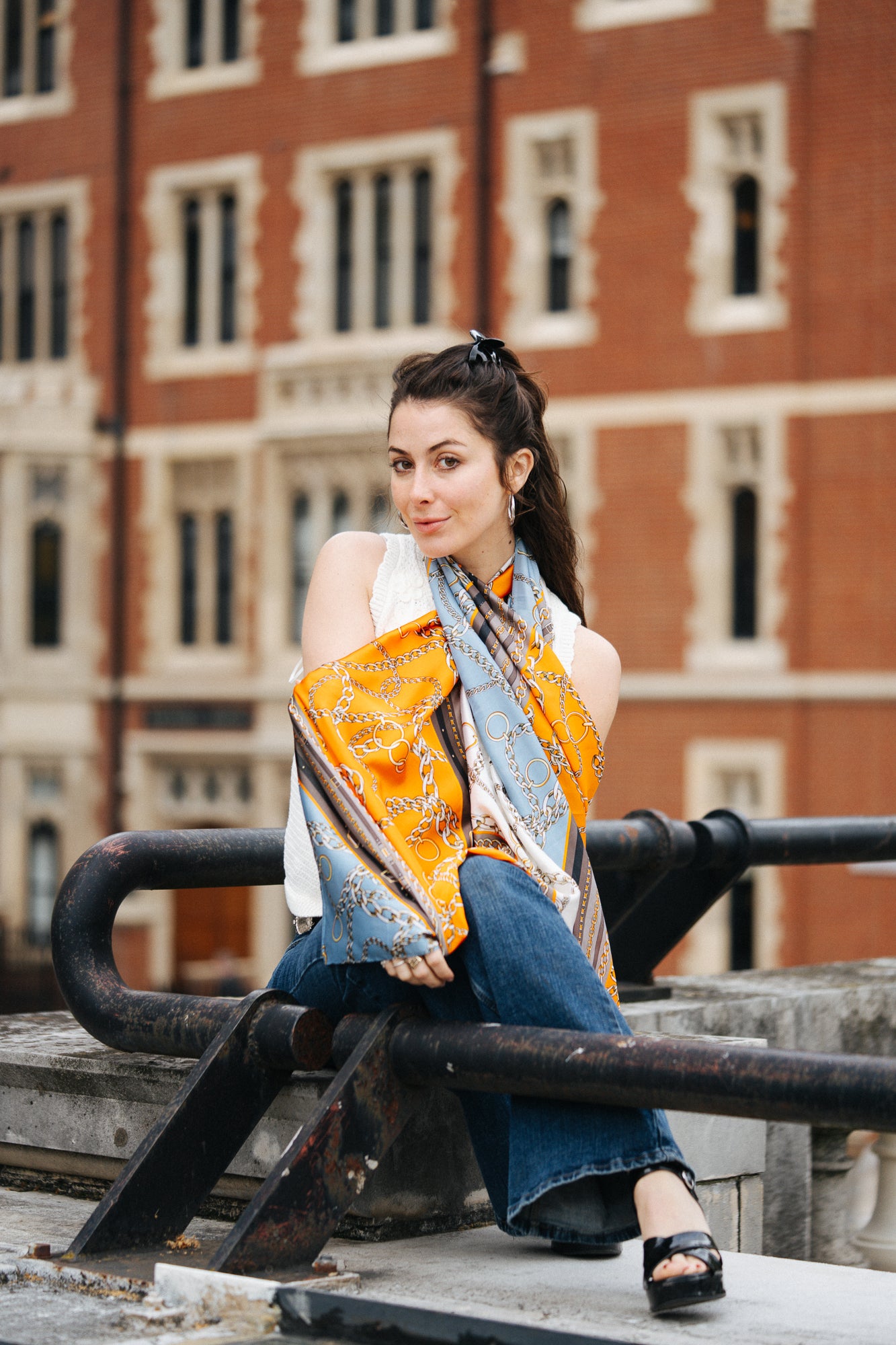 Golden chain Aura silk scarf