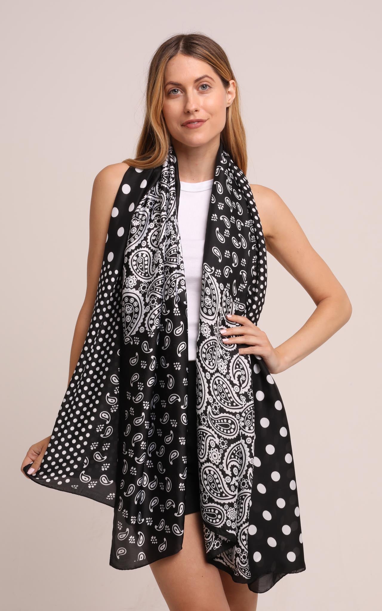 Polka dot scarf 2024 black and white